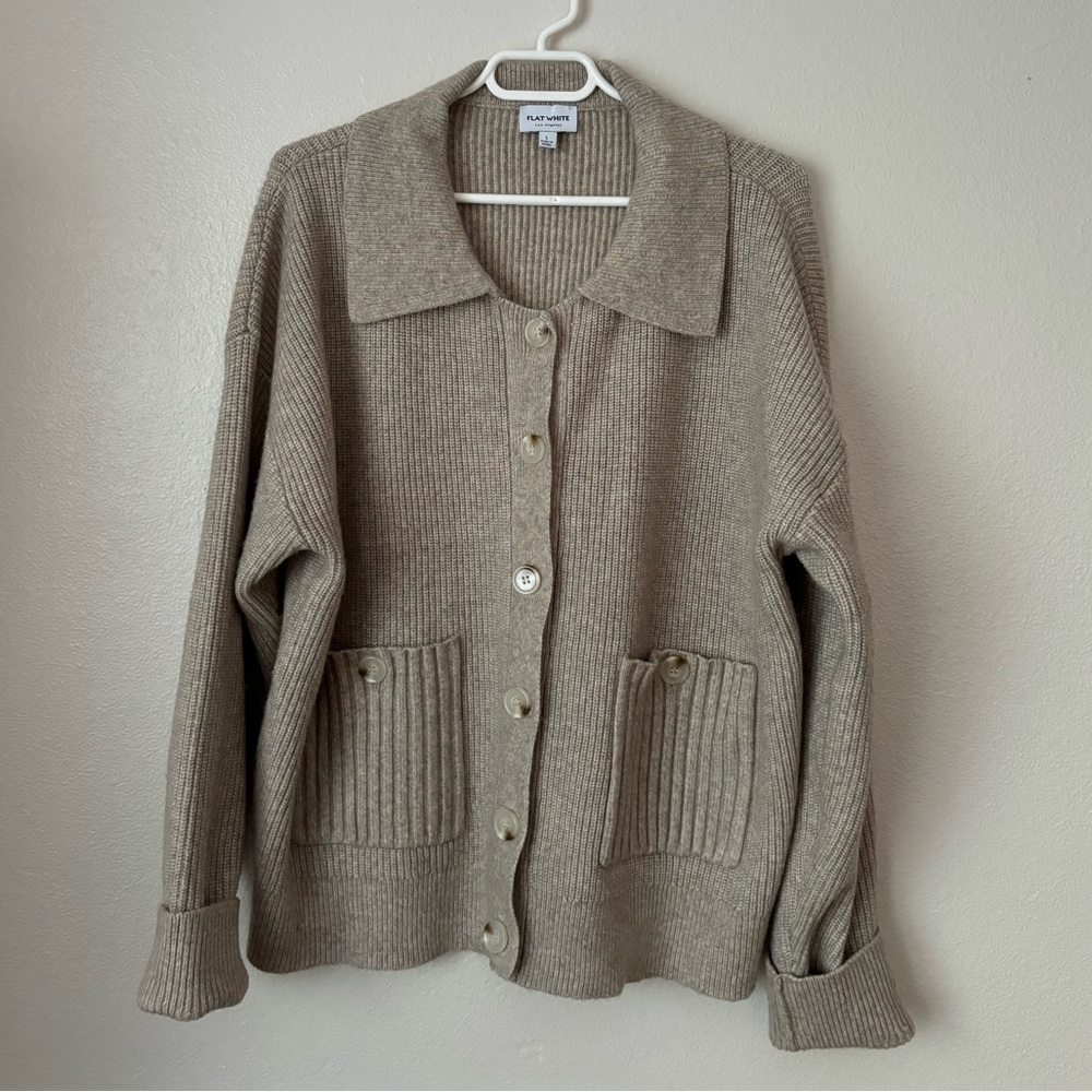 FLAT WHITE SWEATER